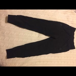 NEVER WORN lulu lemon joggers! Size 4
